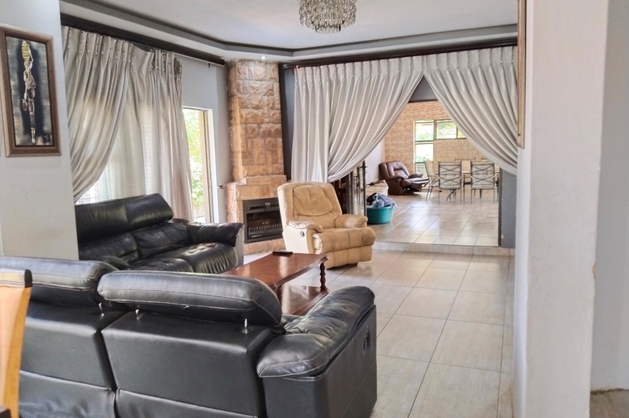 5 Bedroom Property for Sale in Birdwood Estate North West